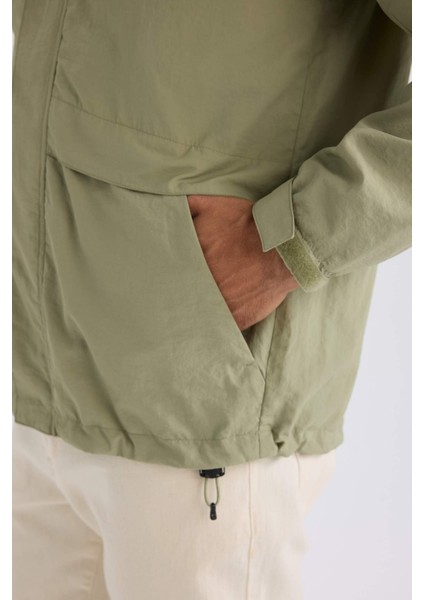 Regular Fit Kapüşonlu Fermuarlı Cepli Mevsimlik Baharlık Yağmurluk