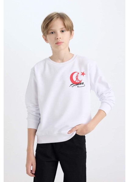 Erkek Çocuk Beyaz Bisiklet Yaka Atatürk Baskılı Nakışlı Sweatshirt D8200A824WN
