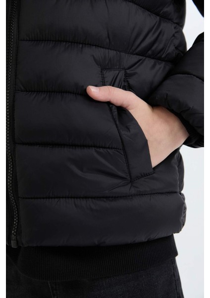 Erkek Çocuk Su Geçirmez Kapüşonlu Fermuarlı Cepli Şişme Mont