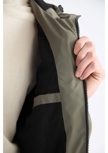 Su İtici Regular Fit Kapüşonlu Fermuarlı Cepli Mevsimlik Baharlık Yağmurluk Mont D7883AX25SP