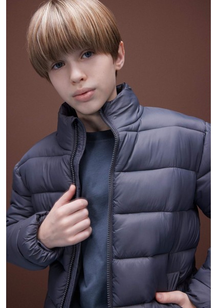 Erkek Çocuk Su Geçirmez Fermuarlı Cepli Basic Düz Şişme Mont D5900A825SP