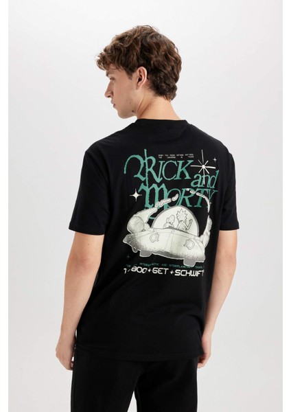 %100 Pamuk Rick and Morty Regular Fit Bisiklet Yaka Sırt Baskılı Kısa Kollu Tişört D5467AX25SP