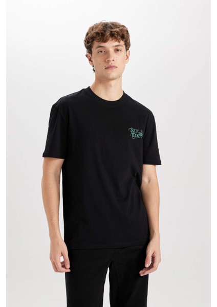 %100 Pamuk Rick and Morty Regular Fit Bisiklet Yaka Sırt Baskılı Kısa Kollu Tişört D5467AX25SP