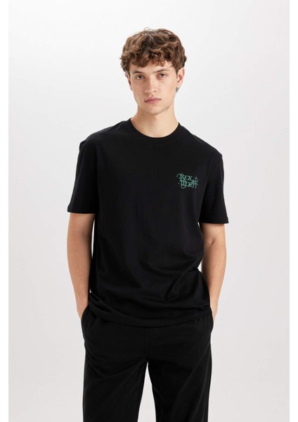 %100 Pamuk Rick and Morty Regular Fit Bisiklet Yaka Sırt Baskılı Kısa Kollu Tişört D5467AX25SP