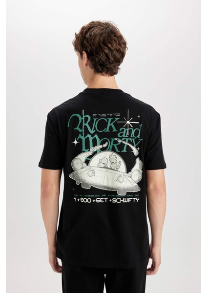 %100 Pamuk Rick and Morty Regular Fit Bisiklet Yaka Sırt Baskılı Kısa Kollu Tişört D5467AX25SP