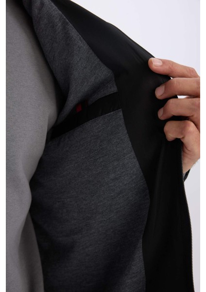 Su İtici Regular Fit Dik Yaka Astarlı Gizli Kapüşonlu Fermuarlı Cepli Mevsimlik Baharlık Mont D7669AX25SP