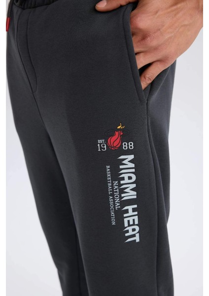 Fit NBA Miami Heat Kalın Jogger Eşofman Altı Standart Fit Beli Bağcıklı Cepli A9841AX24AU