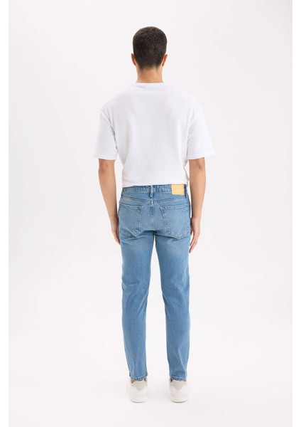 Slim Tapered Fit Dar Kalıp Normal Bel Daralan Paça Jean Pantolon D8745AX24AU