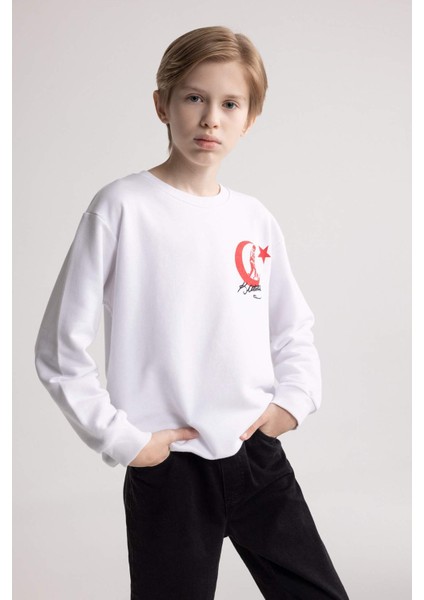 Erkek Çocuk Beyaz Bisiklet Yaka Atatürk Baskılı Nakışlı Sweatshirt D8200A824WN