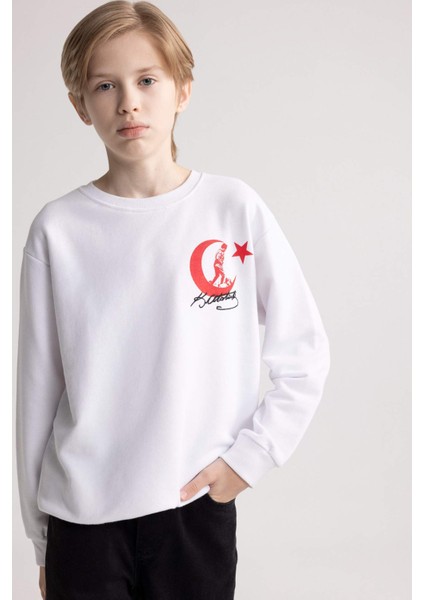 Erkek Çocuk Beyaz Bisiklet Yaka Atatürk Baskılı Nakışlı Sweatshirt D8200A824WN