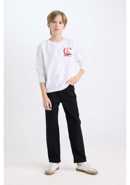 Erkek Çocuk Beyaz Bisiklet Yaka Atatürk Baskılı Nakışlı Sweatshirt D8200A824WN