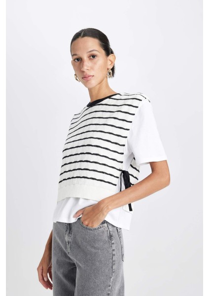 Regular Fit Bisiklet Yaka Çizgili Yan Bağcıklı Süveter D8716AX24AU