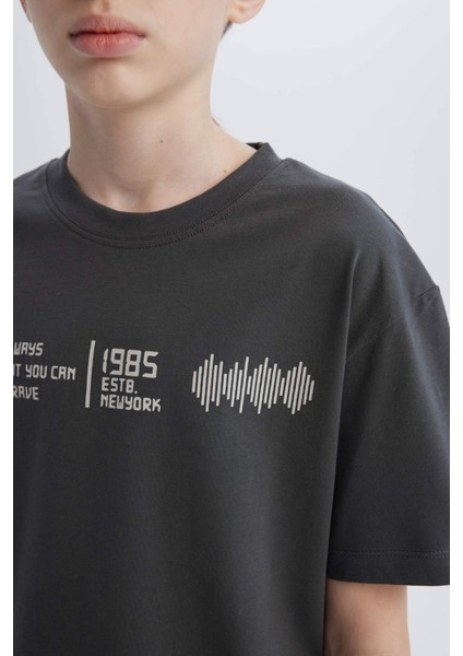 Erkek Çocuk Oversize Geniş Kalıp Bisiklet Yaka Baskılı Kısa Kollu Tişört B6165A825SM