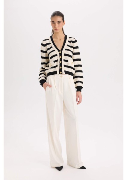 Regular Fit V Yaka Çizgili Düğmeli Triko Hırka D8470AX24WN