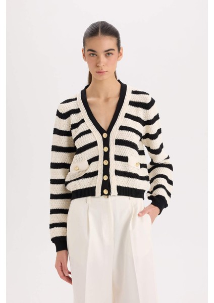 Regular Fit V Yaka Çizgili Düğmeli Triko Hırka D8470AX24WN