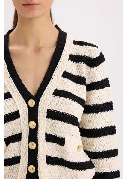 Regular Fit V Yaka Çizgili Düğmeli Triko Hırka D8470AX24WN