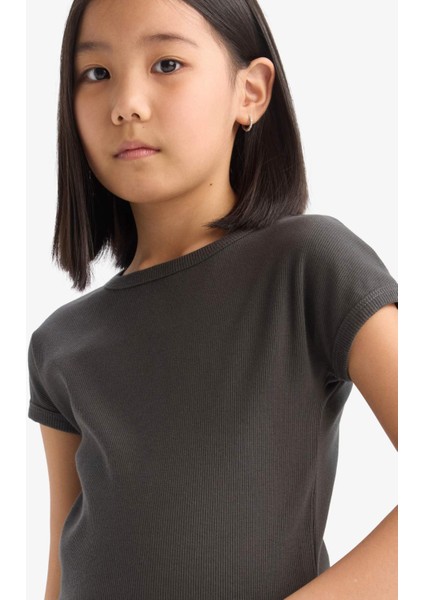 Kız Çocuk Slim Fit Dar Kesim Bisiklet Yaka Basic Düz Fitilli Kaşkorse Kısa Kollu Tişört B3053A825SM