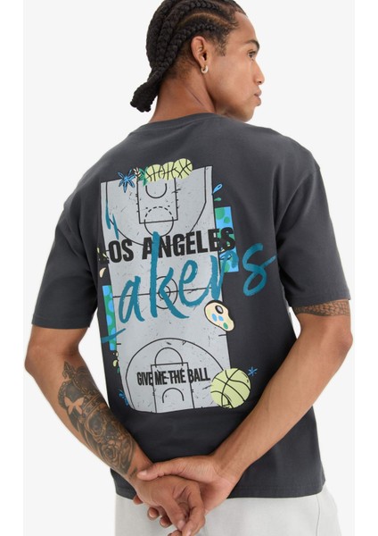 NBA Los Angeles Lakers Boxy Fit Bisiklet Yaka Sırt Baskılı Kısa Kollu Tişört E0133AX25SP