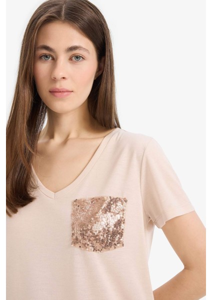 Regular Fit V Yaka Cepli Kısa Kollu Tişört