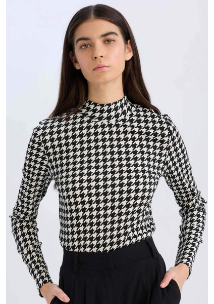 Slim Fit Dar Kesim Yarım Balıkçı Yaka Kazayağı Bürümcük Uzun Kollu Tişört D9498AX24WN