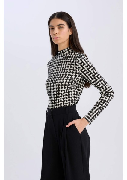 Slim Fit Dar Kesim Yarım Balıkçı Yaka Kazayağı Bürümcük Uzun Kollu Tişört D9498AX24WN