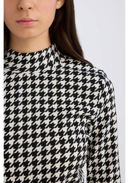 Slim Fit Dar Kesim Yarım Balıkçı Yaka Kazayağı Bürümcük Uzun Kollu Tişört D9498AX24WN