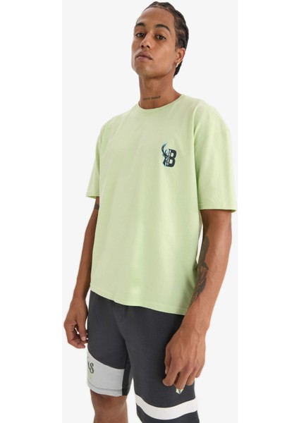 Fit NBA Milwaukee Bucks Oversize Geniş Kalıp Bisiklet Yaka Sırt Baskılı Kısa Kollu Tişört E0134AX25SP