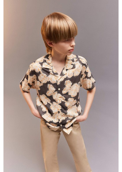 Erkek Çocuk Oversize Geniş Kalıp Polo Yaka Viskon Desenli Kısa Kollu Gömlek D7763A825SM