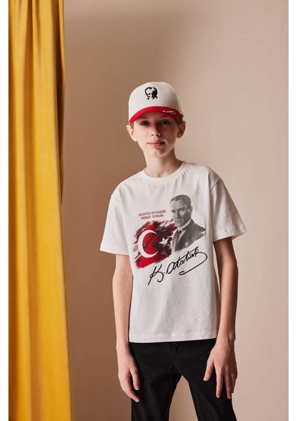 Erkek Çocuk 29 Ekim Cumhuriyet Bayramı Bisiklet Yaka Atatürk Baskılı Kısa Kollu Tişört E0812A825SM