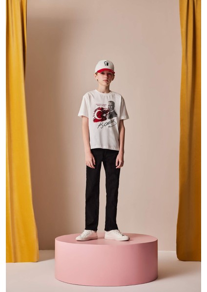 Erkek Çocuk 29 Ekim Cumhuriyet Bayramı Bisiklet Yaka Atatürk Baskılı Kısa Kollu Tişört E0812A825SM