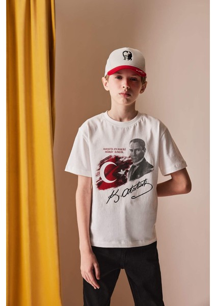 Erkek Çocuk 29 Ekim Cumhuriyet Bayramı Bisiklet Yaka Atatürk Baskılı Kısa Kollu Tişört E0812A825SM