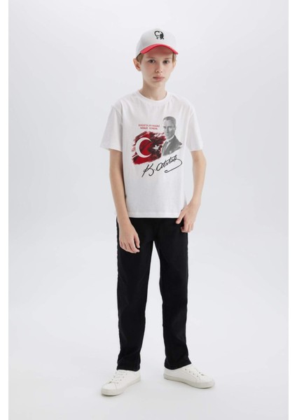 Erkek Çocuk 29 Ekim Cumhuriyet Bayramı Bisiklet Yaka Atatürk Baskılı Kısa Kollu Tişört E0812A825SM