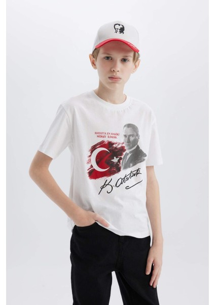 Erkek Çocuk 29 Ekim Cumhuriyet Bayramı Bisiklet Yaka Atatürk Baskılı Kısa Kollu Tişört E0812A825SM
