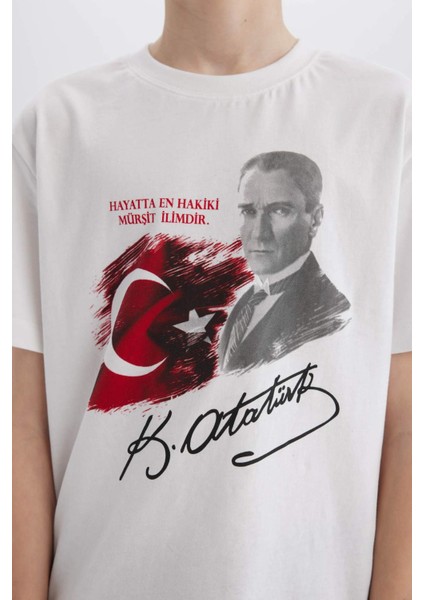Erkek Çocuk 29 Ekim Cumhuriyet Bayramı Bisiklet Yaka Atatürk Baskılı Kısa Kollu Tişört E0812A825SM
