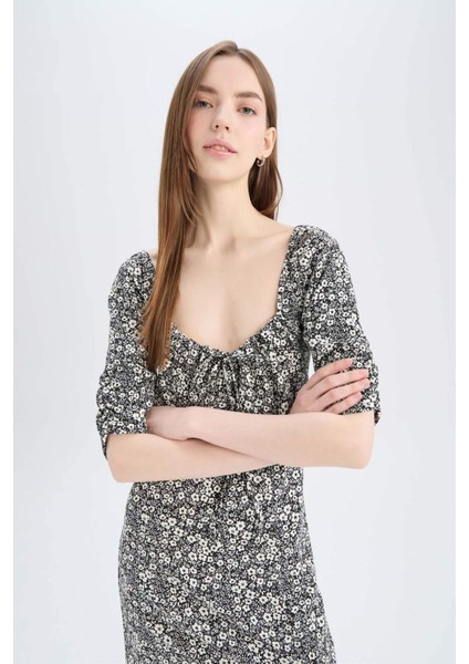 Bodycon Vücudu Saran Kare Yaka Çiçek Desenli Yırtmaçlı Bürümcük Yarım Kol Midi Elbise Z5262AZ25SP