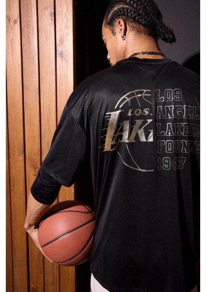 NBA Los Angeles Lakers Boxy Fit Bisiklet Yaka Sırt Baskılı Kısa Kollu Tişört E0348AX25SP