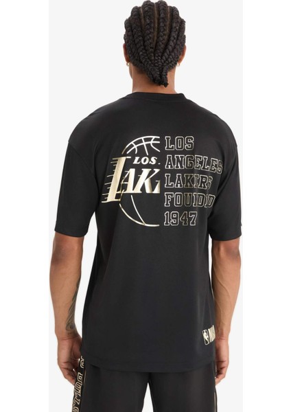 NBA Los Angeles Lakers Boxy Fit Bisiklet Yaka Sırt Baskılı Kısa Kollu Tişört E0348AX25SP