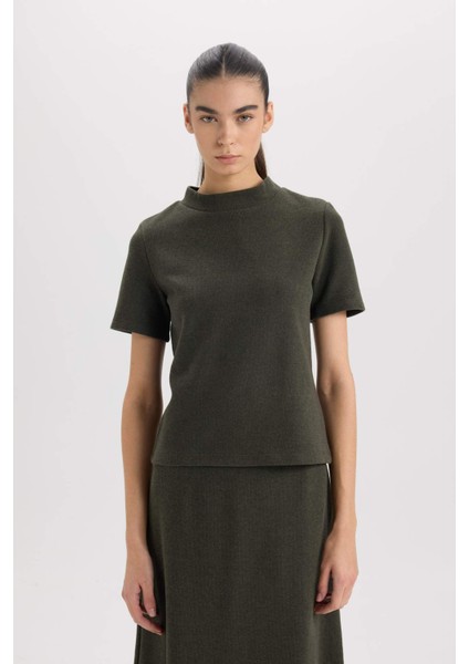 Slim Fit Dar Kesim Yarım Balıkçı Yaka Kısa Kollu Tişört D9758AX24WN