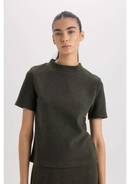 Slim Fit Dar Kesim Yarım Balıkçı Yaka Kısa Kollu Tişört D9758AX24WN