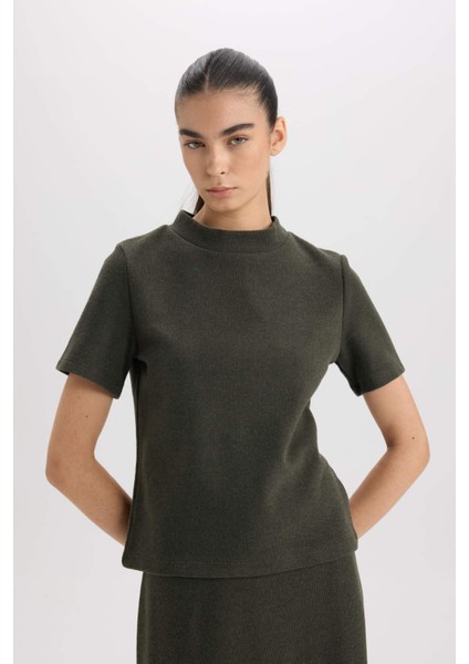 Slim Fit Dar Kesim Yarım Balıkçı Yaka Kısa Kollu Tişört D9758AX24WN