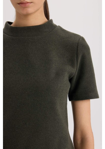 Slim Fit Dar Kesim Yarım Balıkçı Yaka Kısa Kollu Tişört D9758AX24WN