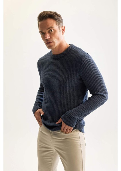 Standart Fit Bisiklet Yaka Dokulu Triko Kazak