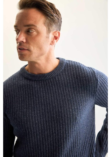 Standart Fit Bisiklet Yaka Dokulu Triko Kazak