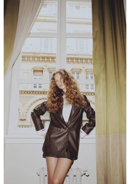 Sorbe x DeFacto Oversize Geniş Kalıp Ceket Yaka Suni Deri Düğmeli Blazer Ceket D9714AX24AU