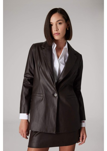 Sorbe x DeFacto Oversize Geniş Kalıp Ceket Yaka Suni Deri Düğmeli Blazer Ceket D9714AX24AU