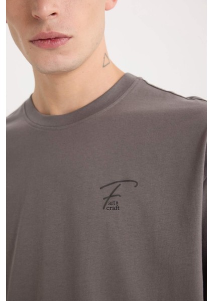 %100 Pamuk Comfort Fit Bisiklet Yaka Sırt Baskılı Kısa Kollu Tişört D5587AX25SP