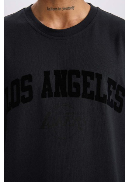 Fit NBA Los Angeles Lakers Oversize Geniş Kalıp Bisiklet Yaka Kısa Kollu Tişört D6714AX25SP