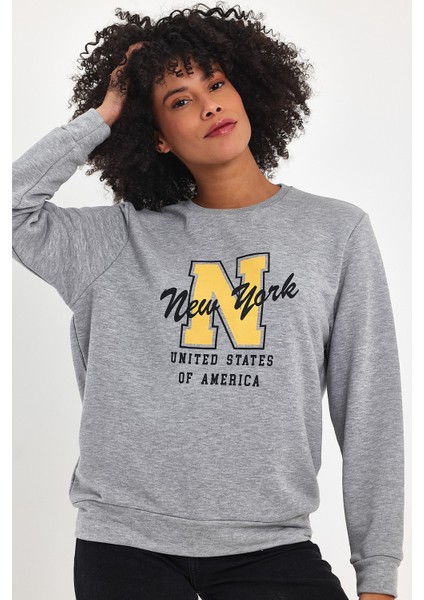 Kadın Bisiklet Yaka Rahat Kalıp Içi Polarlı 3 Iplik Kalın N Baskılı Sweatshirt SPR24SWK25 indirimleri
