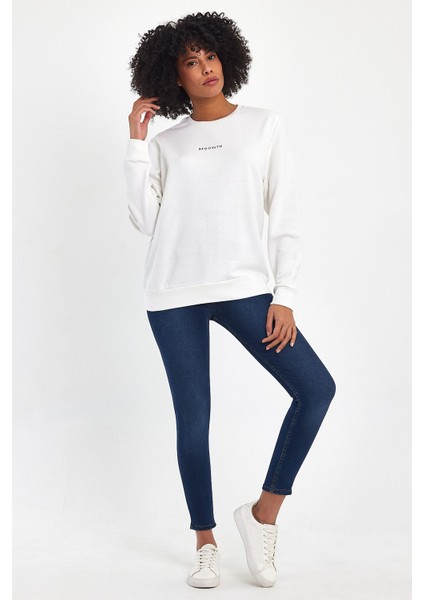 Kadın Bisiklet Yaka Rahat Kalıp 3 Iplik Kalın Orta Brooklyn Nakışlı Sweatshirt SPR24SWK34 fiyatları