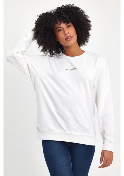 Kadın Bisiklet Yaka Rahat Kalıp 3 Iplik Kalın Orta Brooklyn Nakışlı Sweatshirt SPR24SWK34 modelleri